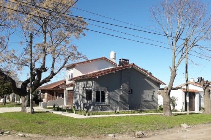 Casa - Chalet 3 Ambientes AV. COLON Y 220