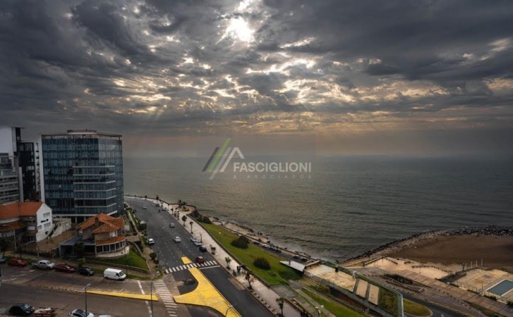 PLAYA VARESE. BOULEVARD MARITIMO Y COLON