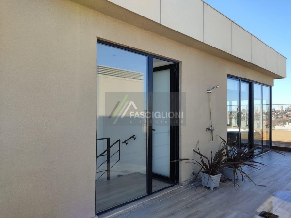 Importante Duplex - Terraza - quincho y Yacuzzi propio - Los Troncos . Piso en Venta.
