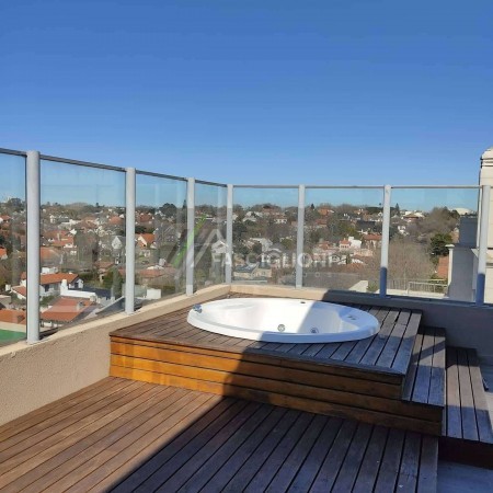 Importante Duplex - Terraza - quincho y Yacuzzi propio - Los Troncos . Piso en Venta.