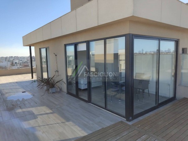 Importante Duplex - Terraza - quincho y Yacuzzi propio - Los Troncos . Piso en Venta.