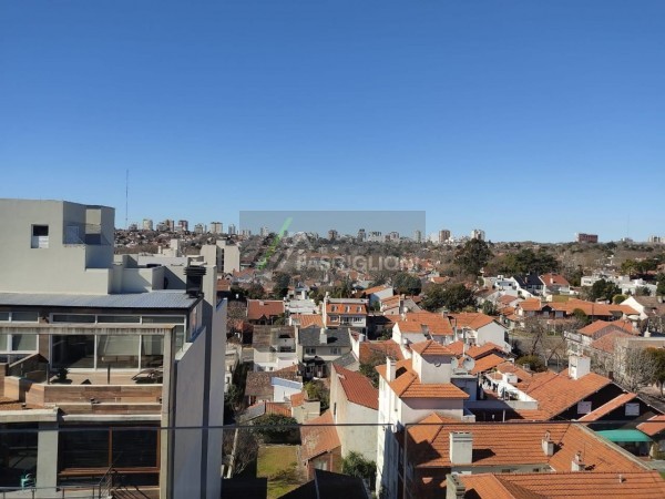 Importante Duplex - Terraza - quincho y Yacuzzi propio - Los Troncos . Piso en Venta.