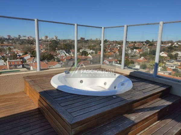 Importante Duplex - Terraza - quincho y Yacuzzi propio - Los Troncos . Piso en Venta.