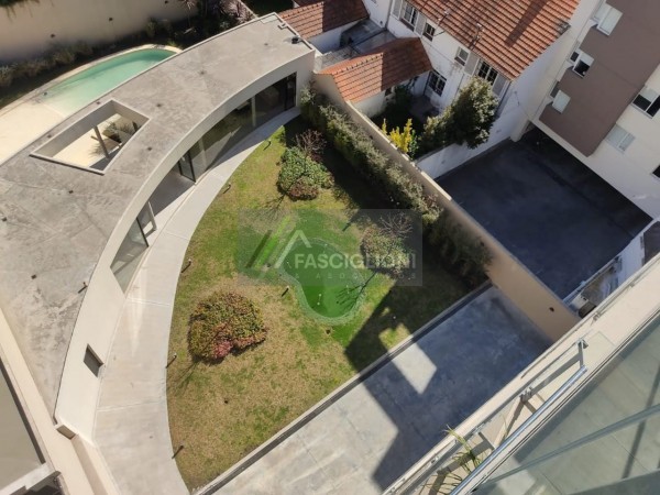Importante Duplex - Terraza - quincho y Yacuzzi propio - Los Troncos . Piso en Venta.