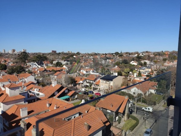 Importante Duplex - Terraza - quincho y Yacuzzi propio - Los Troncos . Piso en Venta.