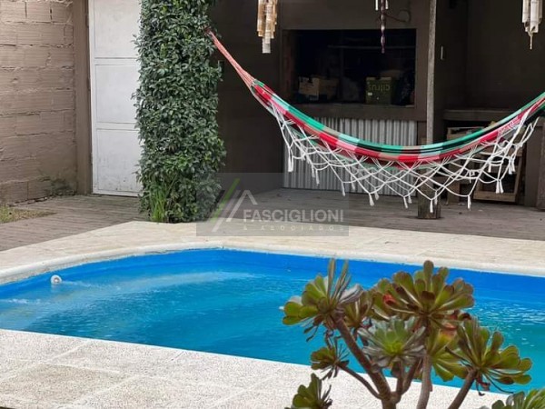 CASA 4 AMBIENTES. CAISAMAR