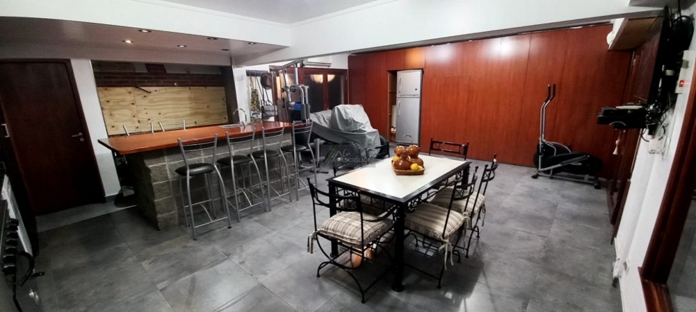 Casa Minimalista. Gonzalez Chaves al 2500