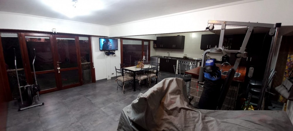 Casa Minimalista. Gonzalez Chaves al 2500