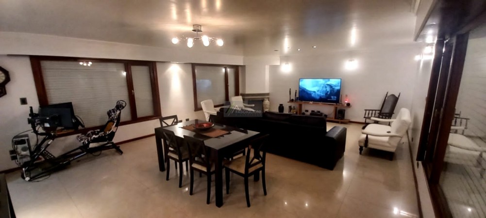 Casa Minimalista. Gonzalez Chaves al 2500