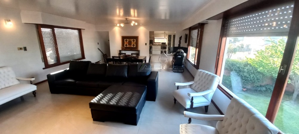 Casa Minimalista. Gonzalez Chaves al 2500