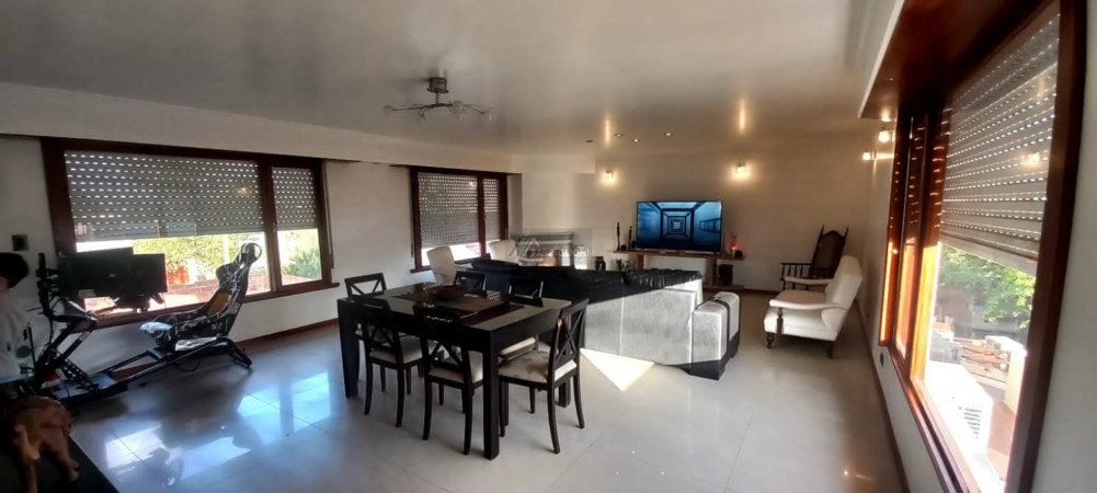 Casa Minimalista. Gonzalez Chaves al 2500