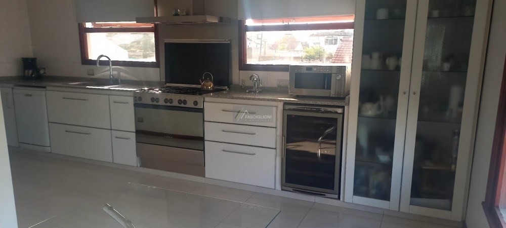 Casa Minimalista. Gonzalez Chaves al 2500
