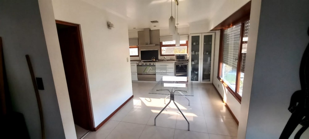 Casa Minimalista. Gonzalez Chaves al 2500