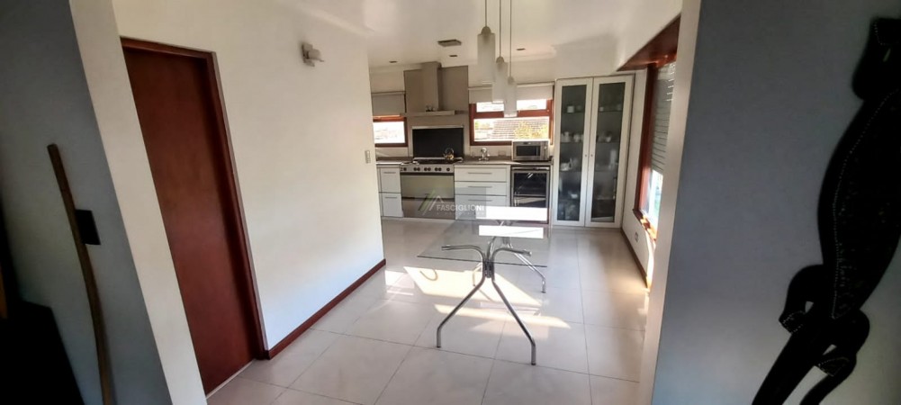 Casa Minimalista. Gonzalez Chaves al 2500