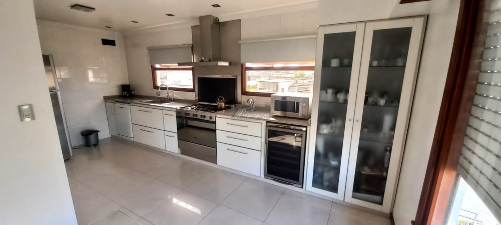 Casa Minimalista. Gonzalez Chaves al 2500