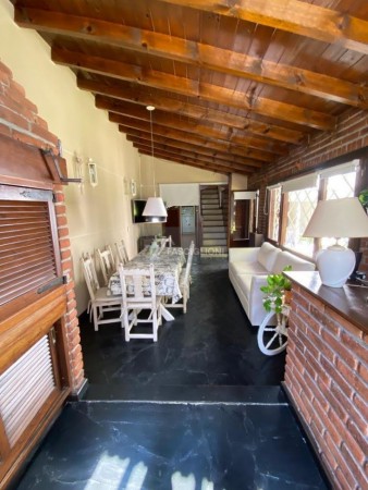 Chalet de estilo ingles. Zona Guemes residencial.