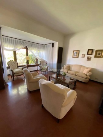 Chalet de estilo ingles. Zona Guemes residencial.