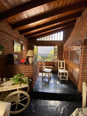 Chalet de estilo ingles. Zona Guemes residencial.