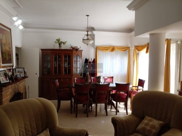 Casa Zona Guemes. Reciclada a nuevo. Lote en Ph de 210 M2.