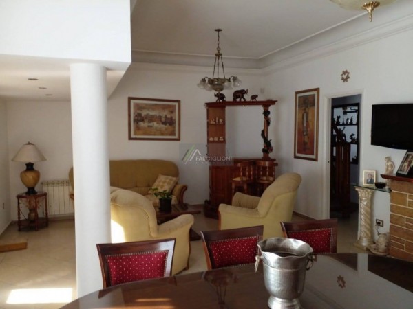 Casa Zona Guemes. Reciclada a nuevo. Lote en Ph de 210 M2.