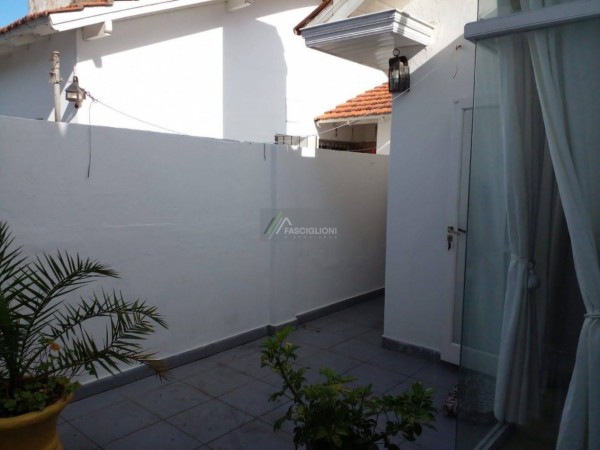 Casa Zona Guemes. Reciclada a nuevo. Lote en Ph de 210 M2.