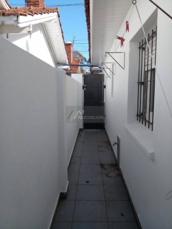 Casa Zona Guemes. Reciclada a nuevo. Lote en Ph de 210 M2.