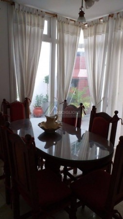 Casa Zona Guemes. Reciclada a nuevo. Lote en Ph de 210 M2.