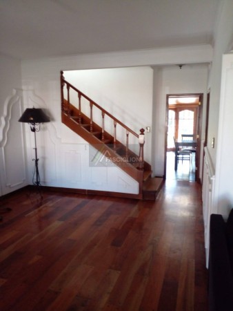 Casa - 5 Ambientes - Zona Parque Luro - Valencia 4600