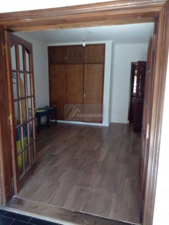 Casa - 5 Ambientes - Zona Parque Luro - Valencia 4600