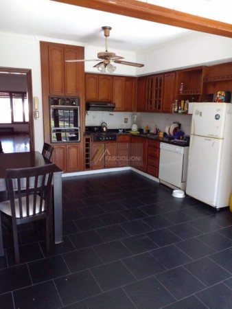 Casa - 5 Ambientes - Zona Parque Luro - Valencia 4600