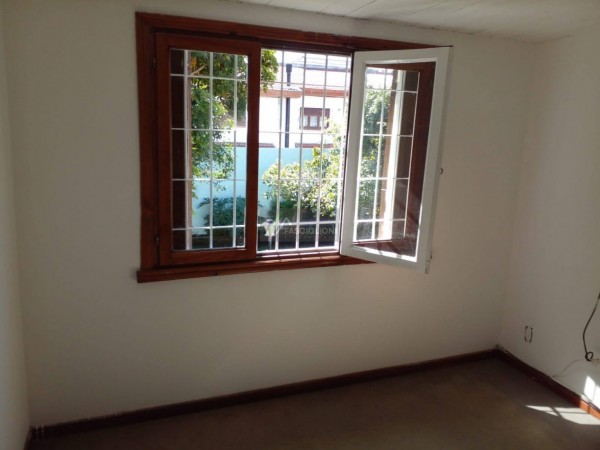 Casa - 5 Ambientes - Zona Parque Luro - Valencia 4600