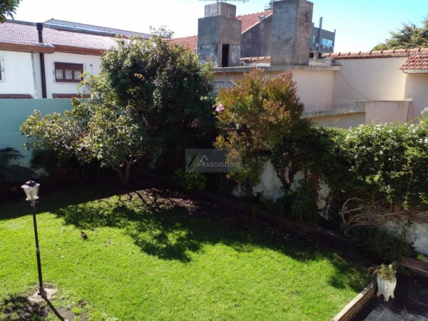 Casa - 5 Ambientes - Zona Parque Luro - Valencia 4600
