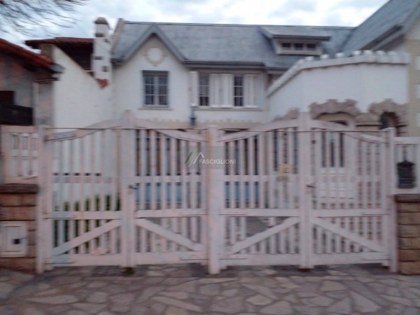 ESPECTACULAR RESIDENCIA EN ZONA GUEMES