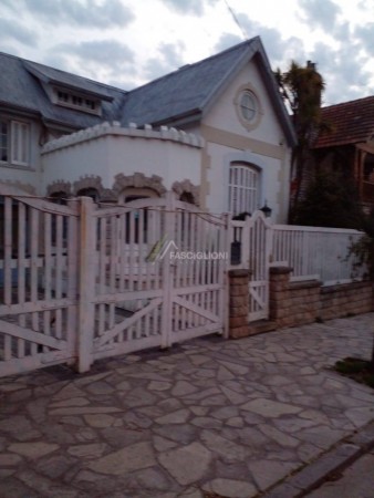 ESPECTACULAR RESIDENCIA EN ZONA GUEMES
