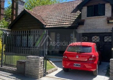 Chalet de estilo ingles. Zona Guemes residencial.