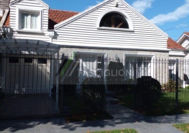 Casa Zona Guemes. Reciclada a nuevo. Lote en Ph de 210 M2.