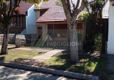 Casa - 5 Ambientes - Zona Parque Luro - Valencia 4600